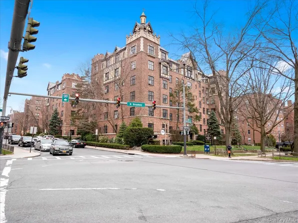 2 Westchester Avenue #2K, White Plains, NY 10601