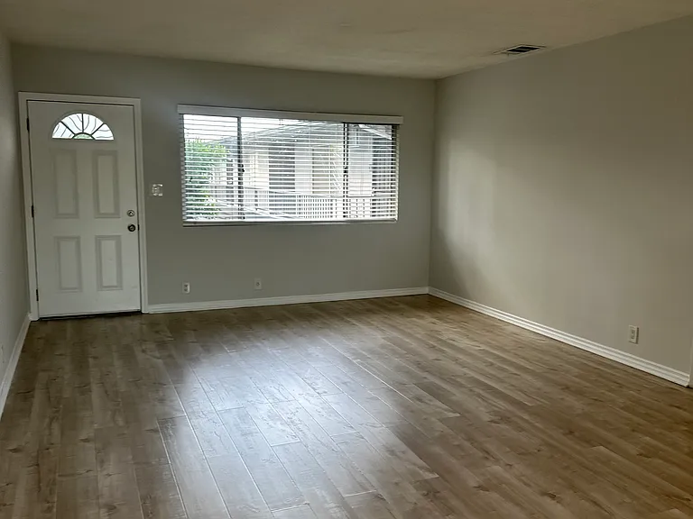 5626-5630 Sultana Ave — Photo 35