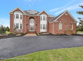 33 Regency Way, Manalapan, NJ 07726