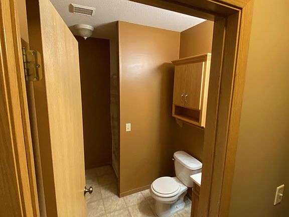 4th image of 928 8th Ave S
