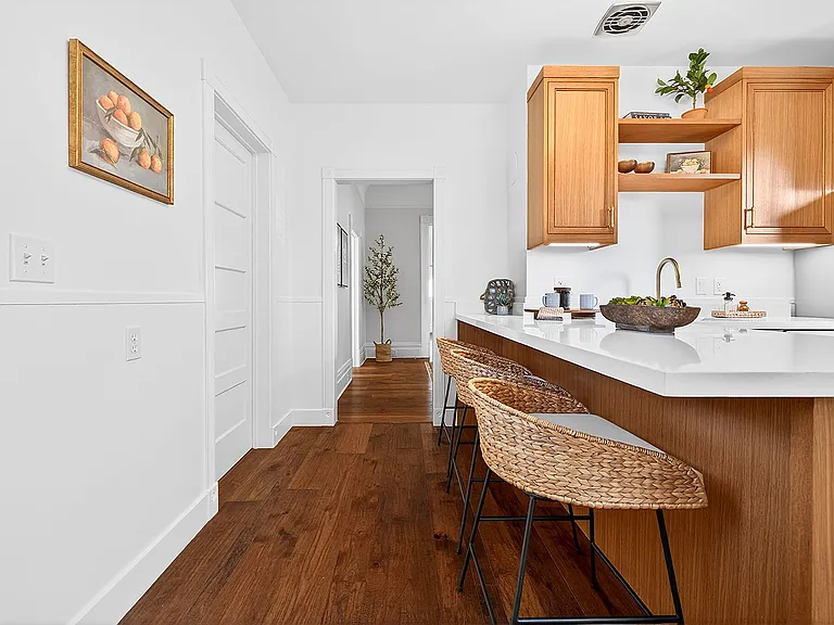 531 E Washington St — Photo 23