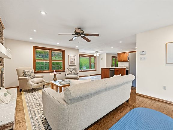 4th image of 10062 Oakridge Dr