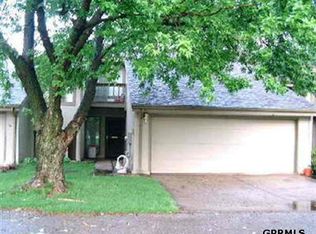 5 Ginger Woods Rd NE, Valley, NE 68064