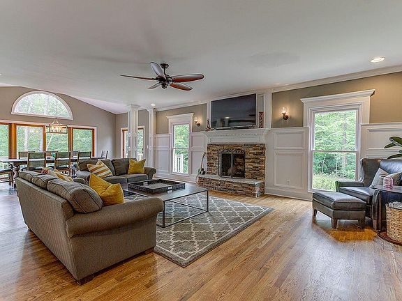 4th image of 5350 Woods Edge Ct