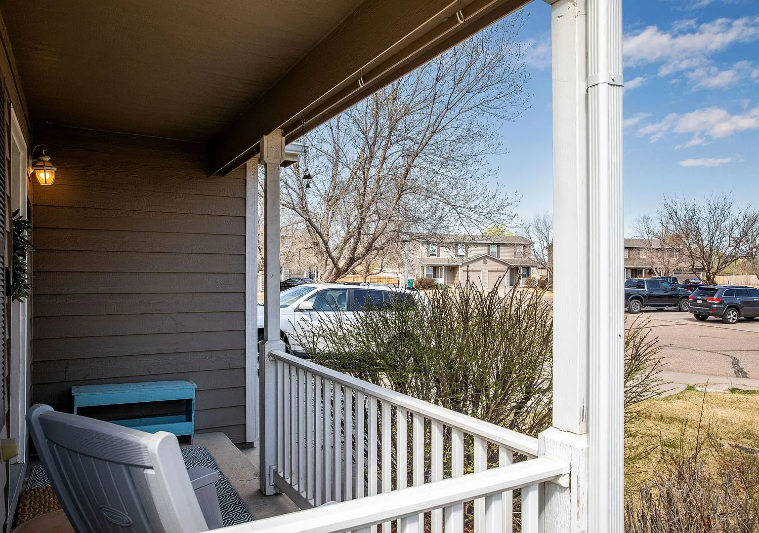 Look and Lease Special $400 off your first month's rent! Adorable 2 bedroom townhome with garage! — Photo 3