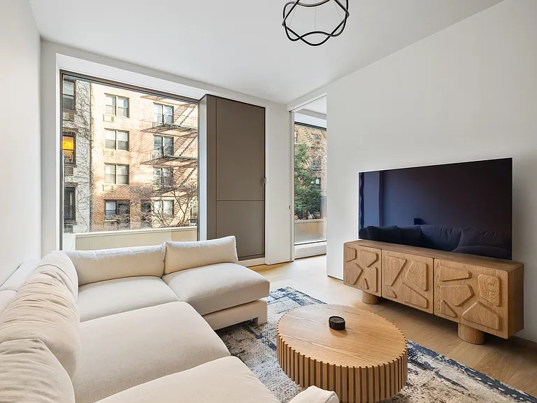 251 W 14th St #2B — Photo 1