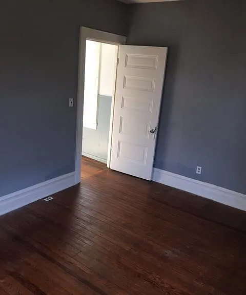 119 W Burke St — Photo 32