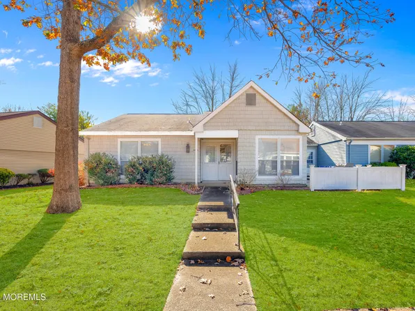 843A Winchester Court, Manchester, NJ 08759