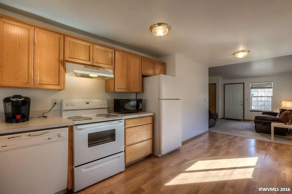 1315 Bluegrass St SE — Photo 2
