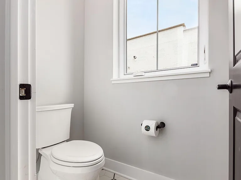 1247 Perry St — Photo 29