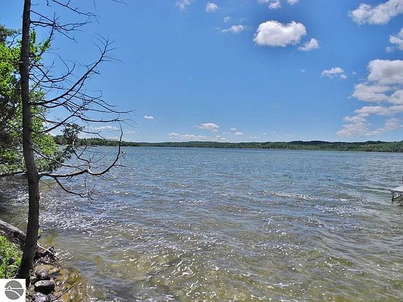 4th image of 2736 S Lake Leelanau Dr