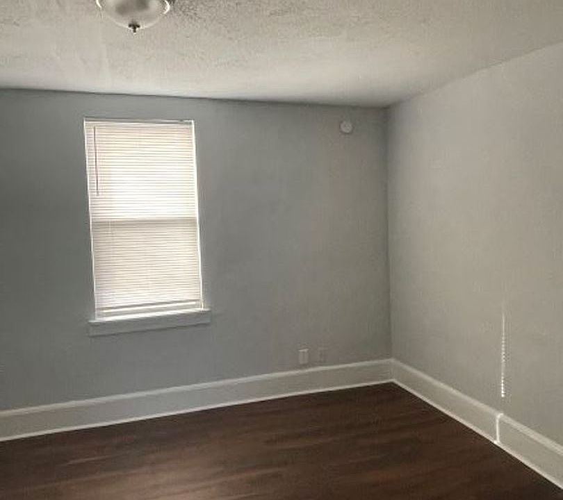 1st image of 1572 W 24th St