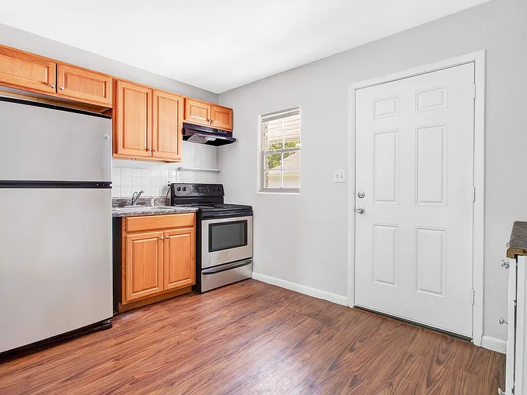 815 E Fort King St — Photo 37