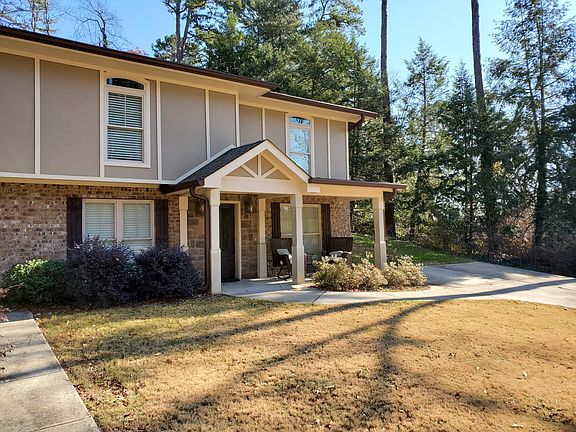 2nd image of 909 Avon Pl