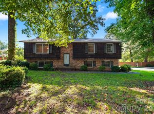 1650 12th Street Dr NW, Hickory, NC 28601