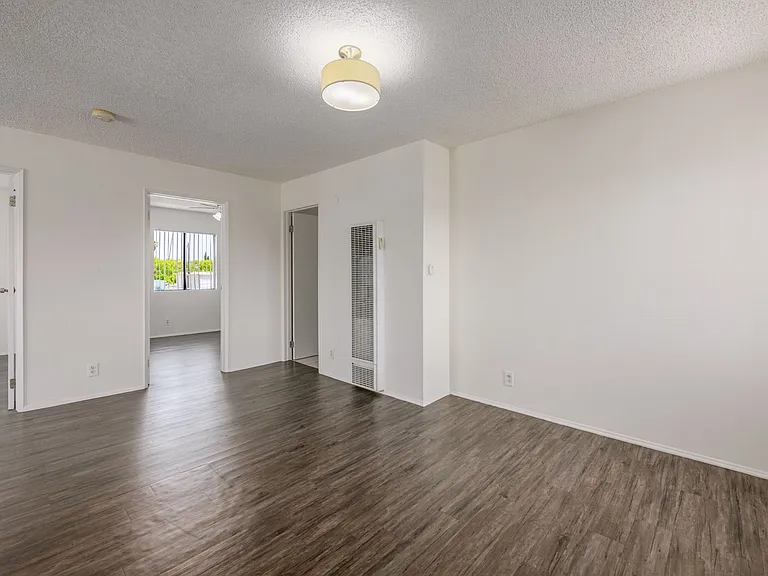 5533 Barton Ave — Photo 5