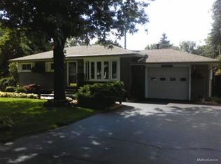 6021 Van Syckle Ave, Waterford, MI 48329