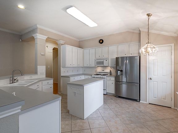 4th image of 2222 Madewood Dr