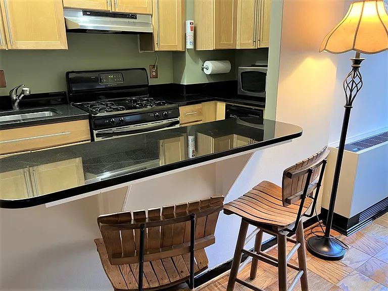1260 21st St NW #200 — Photo 4