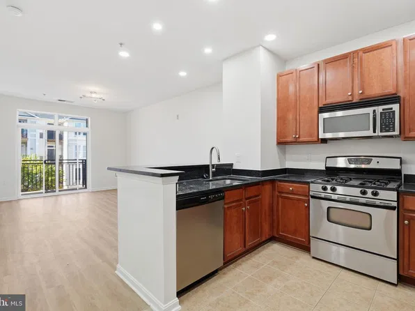 2655 Prosperity Ave APT 351, Fairfax, VA 22031