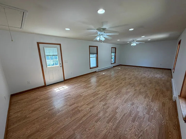 499 Basso St — Photo 11