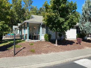 814 Bower Ln, Grants Pass, OR 97527