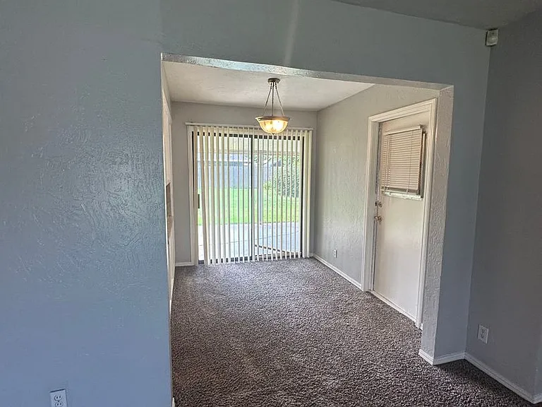 4844 Woodview Dr — Photo 51
