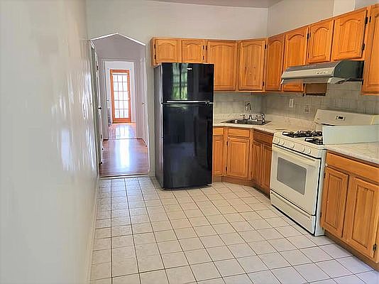3rd image of 162-14 Booth Meml Ave #2