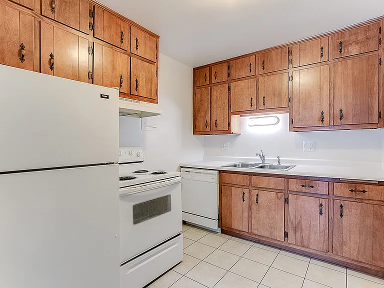 Arden Court Apartments — Photo 2