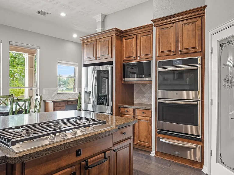4703 Oxbow Cir W — Photo 19