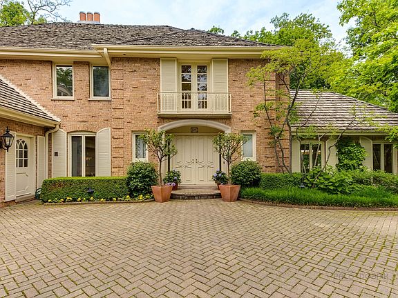 2nd image of 125 Whitebridge Hill Dr