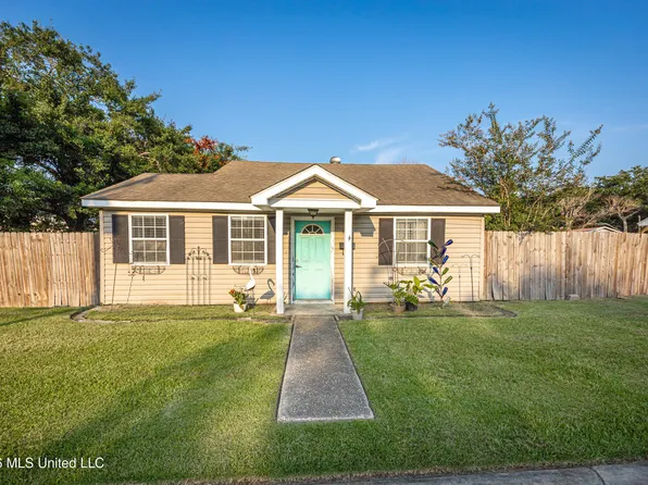 1806 Roosevelt St, Pascagoula, MS 39567