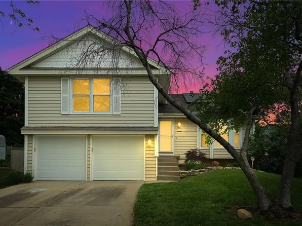 1712 NW 63rd Ct, Kansas City, MO 64118