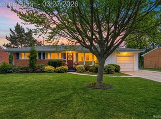 22960 Manning St, Farmington, MI