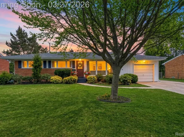 22960 Manning St, Farmington, MI 48336