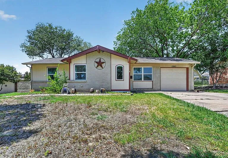 2861 Mark Twain Dr — Photo 1