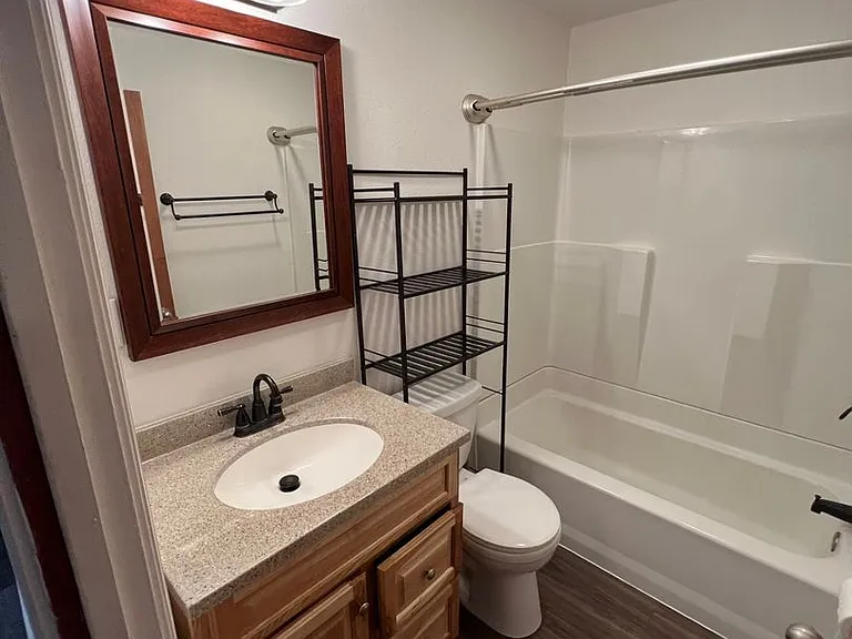 1016 E Roosevelt Ave — Photo 21