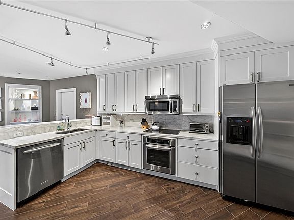 3rd image of 455 E Palmetto Park Rd APT 2E