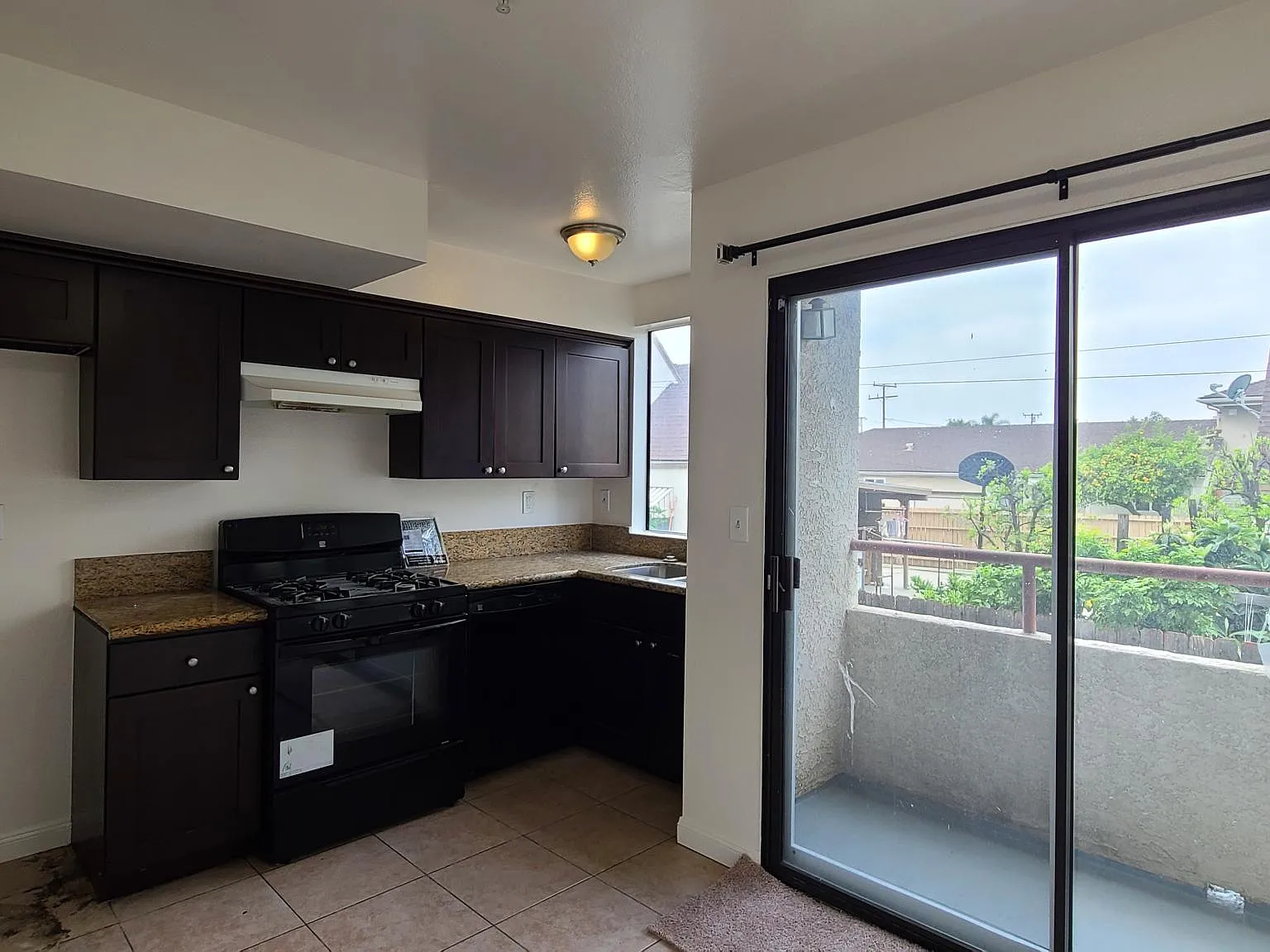 2 bed, 1.5 bath, 850 sqft, $2,400 — Photo 4
