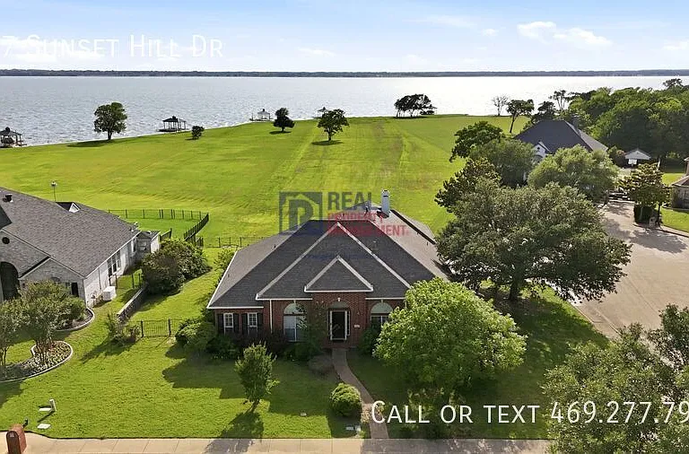947 Sunset Hill Dr — Photo 1