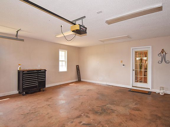 3rd image of 223 Landing Ln
