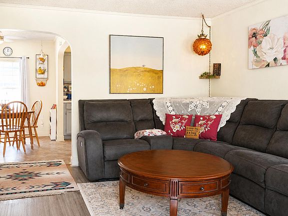 4th image of 2542 N Kellett Avenue