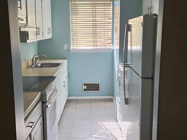 1100 Vista On The Lk — Photo 14