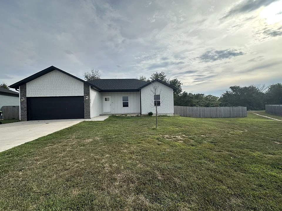 134 W Ledgestone Dr