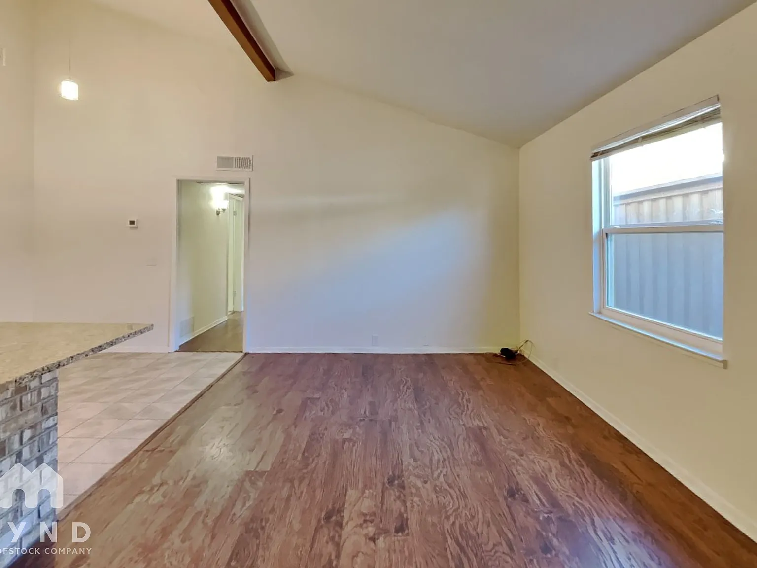 2 bed, 2.0 bath, 900 sqft, $1,620 — Photo 2
