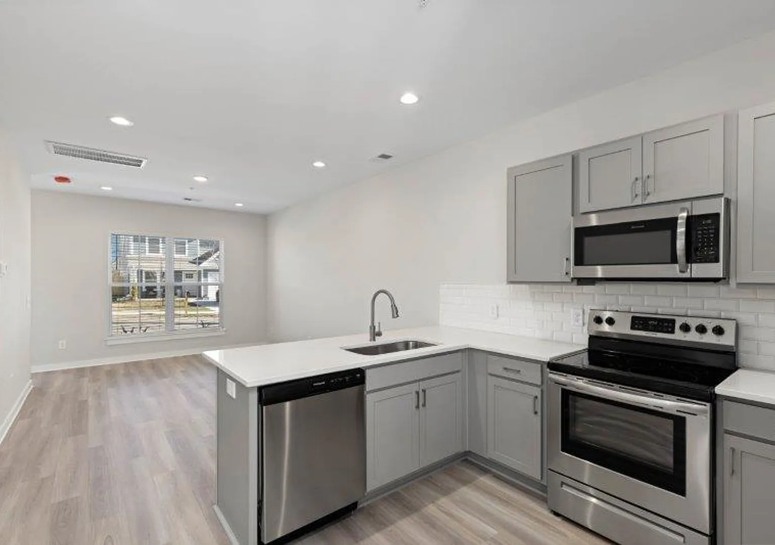 Stadium Townhomes — Photo 1
