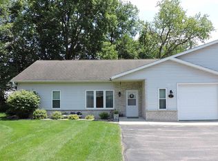 1009 Edgewater Rd, Fort Atkinson, WI 53538