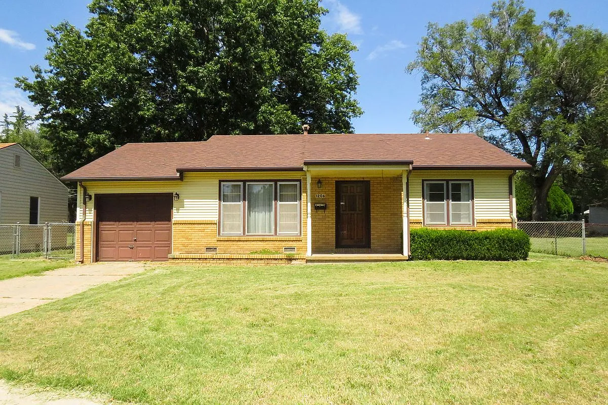 3 bed, 1029 sqft, $1,200 — Photo 1