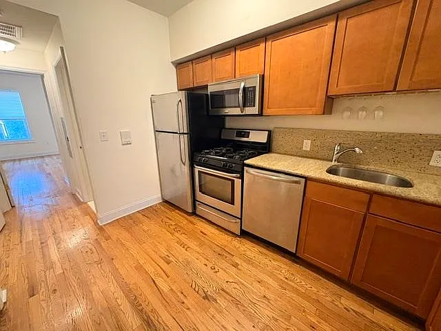 347 7th St #4 — Photo 12