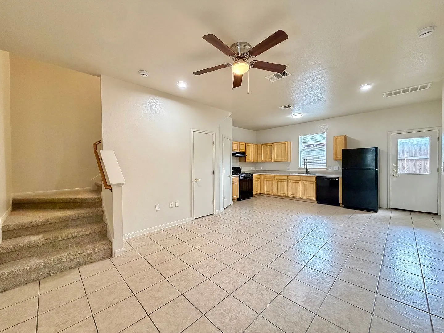3BR Home with Primary Suite Downstairs & Open-Concept Living — Photo 3